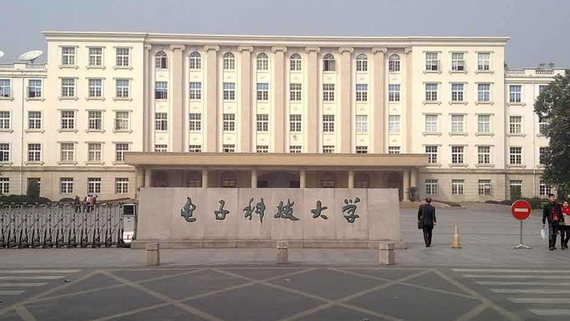 电子配件材质选择：耐用性的关键考量**